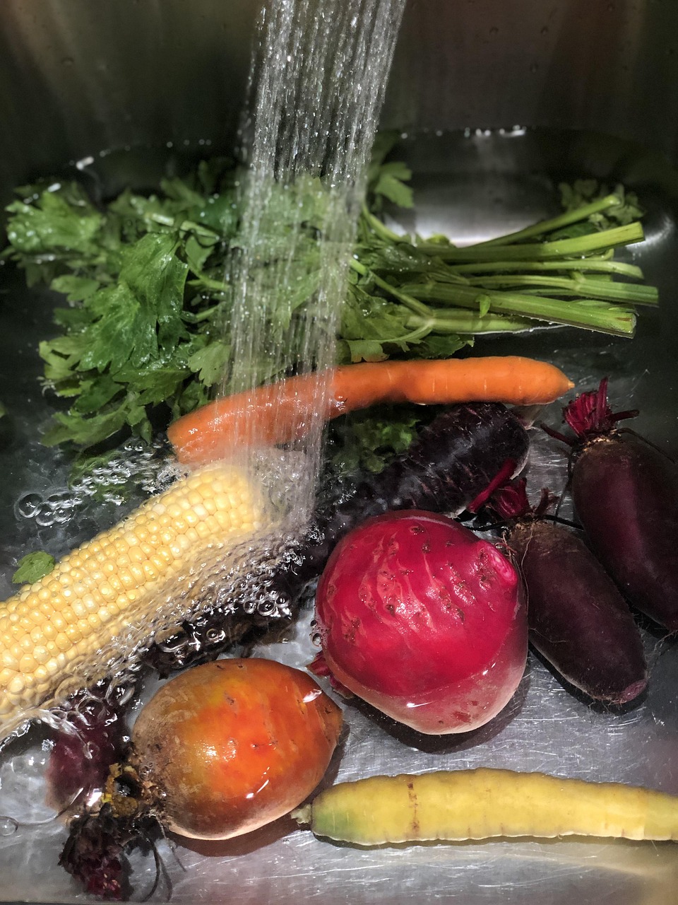 washing vegetables, fresh produce, produce, vegetables, food, green, orange, yellow, fresh, red, washing, healthy, summer, colorful, assorted, nutrition, ingredient, tomato, kitchen, wash, variety, nature, counter